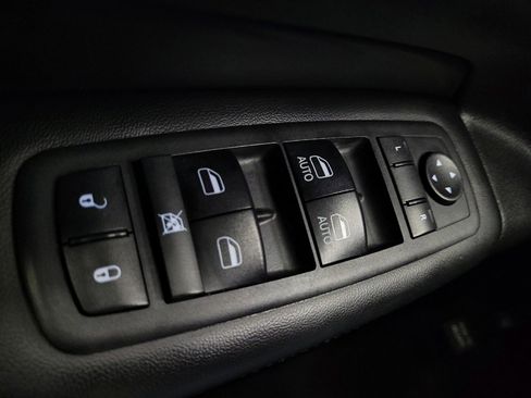 Used 2018 Jeep Grand Cherokee Altitude AWD/4WD image 27