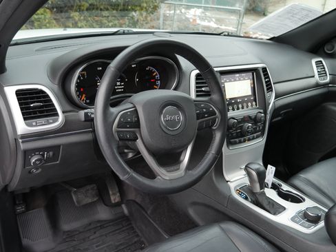 Used 2018 Jeep Grand Cherokee Limited image 4