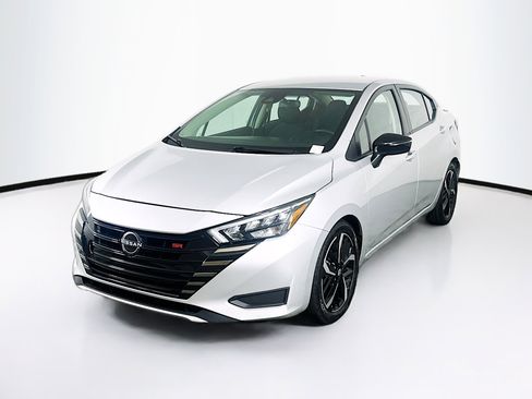 Used 2024 Nissan Versa SR FWD image 3