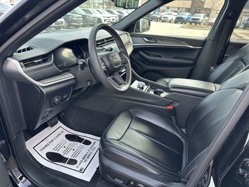 Certified 2024 Jeep Grand Cherokee L Limited w/ Luxury Tech Group II image 25