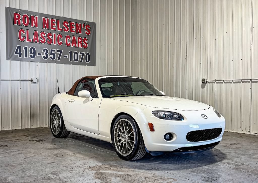 Used 2007 MAZDA MX-5 Miata Grand Touring w/ Premium Pkg RWD image 4