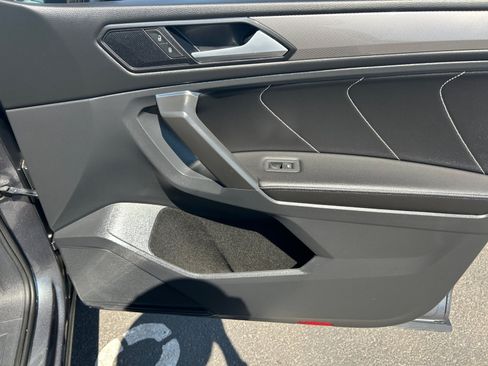 Certified 2022 Volkswagen Tiguan SE FWD image 16