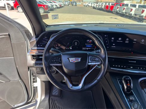 Used 2022 Cadillac Escalade Luxury image 17