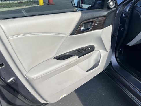 Used 2016 Honda Accord Touring image 6