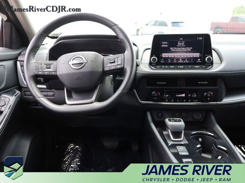 Used 2025 Nissan Rogue SV FWD image 19