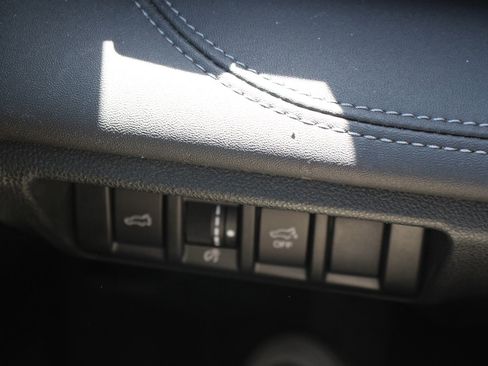 Used 2022 Subaru Outback Touring w/ Popular Package #2 image 19