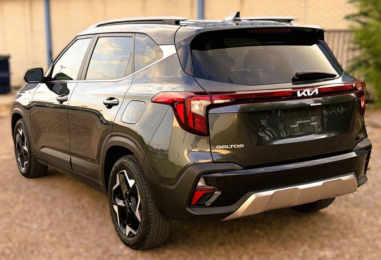 Used 2025 Kia Seltos EX FWD image 13
