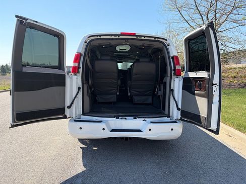 Used 2016 Chevrolet Express 2500 image 23