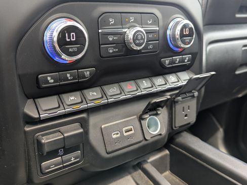 Used 2022 GMC Sierra 1500 AT4 w/ AT4 Premium Package AWD/4WD image 18