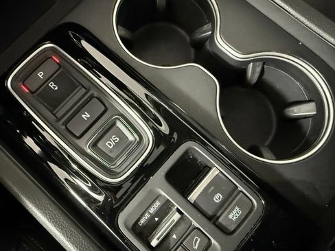 Used 2025 Honda Pilot Touring image 23