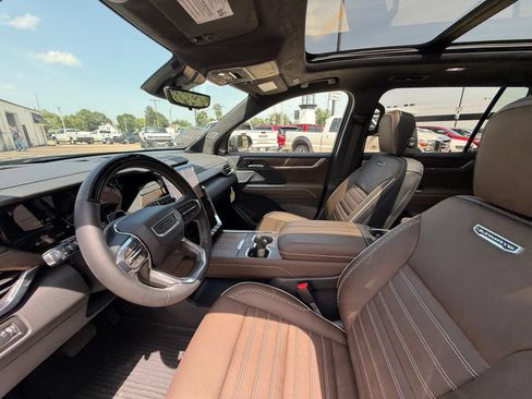 New 2026 GMC Acadia Denali Ultimate w/ LPO, Floor Liner Package AWD/4WD image 4
