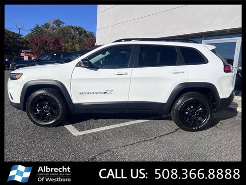 Used 2022 Jeep Cherokee Latitude w/ Sun & Sound Group image 3