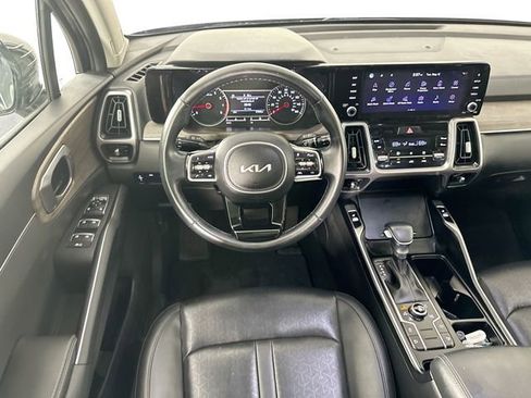 Used 2023 Kia Sorento S w/ Panoramic Sunroof Package AWD/4WD image 3