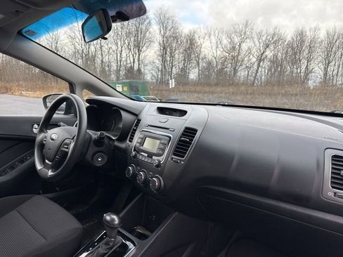 Used 2017 Kia Forte LX image 11