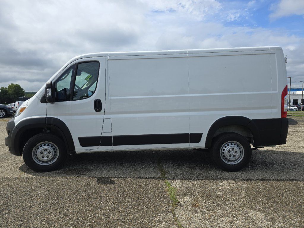 Used 2025 RAM ProMaster 2500 w/ Convenience Group FWD image 15