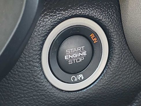 Used 2021 RAM 1500 Laramie AWD/4WD image 23