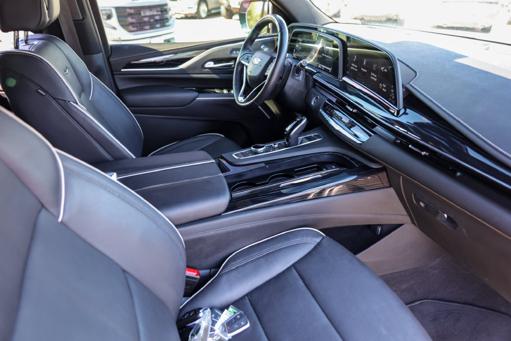 Used 2024 Cadillac Escalade Sport AWD/4WD image 30