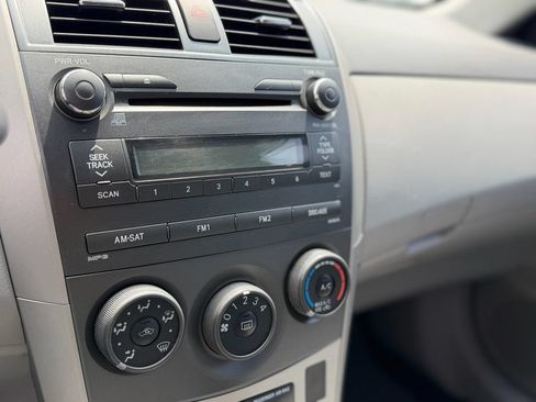 Used 2011 Toyota Corolla LE FWD image 17