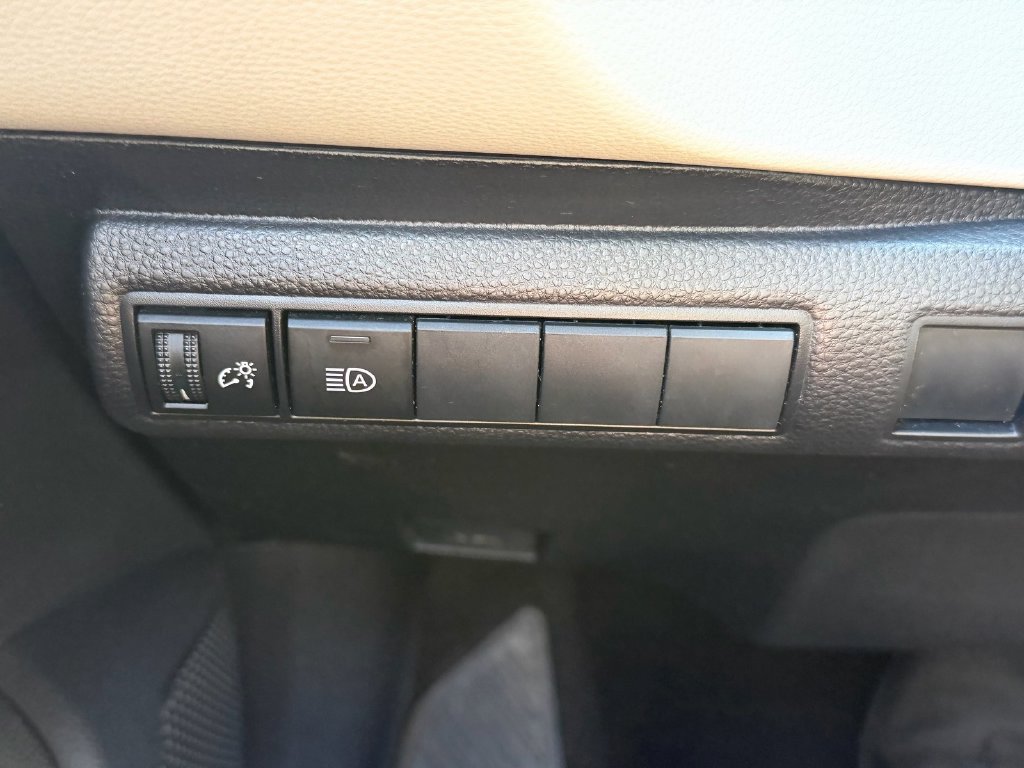 Used 2022 Toyota Corolla LE FWD image 29