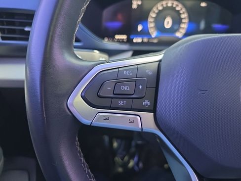 Used 2022 Volkswagen Taos SE w/ Panoramic Sunroof Package image 14