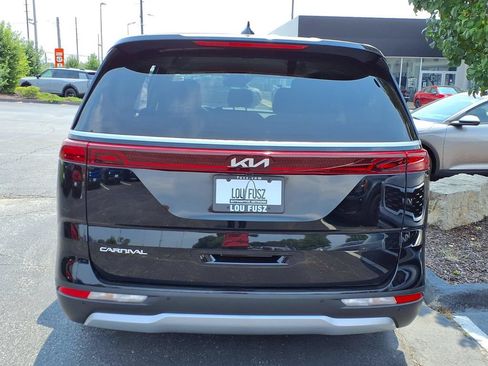 Used 2024 Kia Carnival LX FWD image 19
