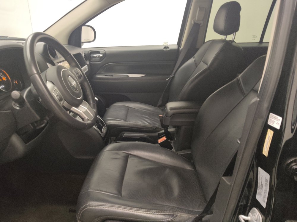 Used 2017 Jeep Compass High Altitude FWD image 17