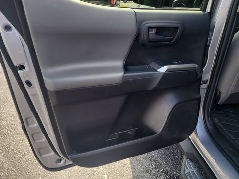 Used 2021 Toyota Tacoma SR5 RWD image 9
