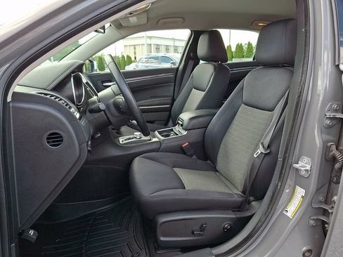 Used 2018 Chrysler 300 Touring RWD image 14