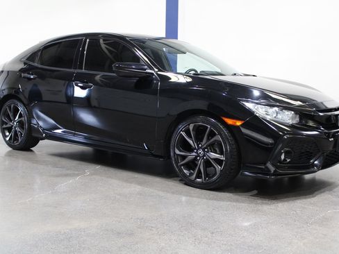Used 2018 Honda Civic Sport image 2