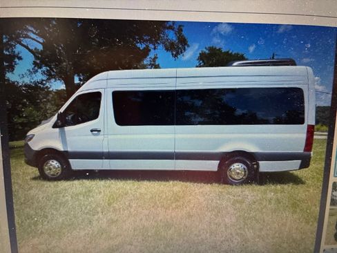 Used 2025 Mercedes-Benz Sprinter 2500 image 3