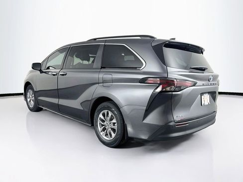 Used 2025 Toyota Sienna XLE FWD image 7