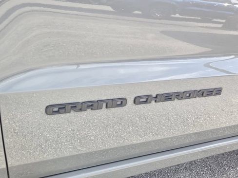 Used 2020 Jeep Grand Cherokee Altitude AWD/4WD image 4