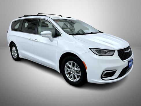 Certified 2022 Chrysler Pacifica Touring-L FWD image 3