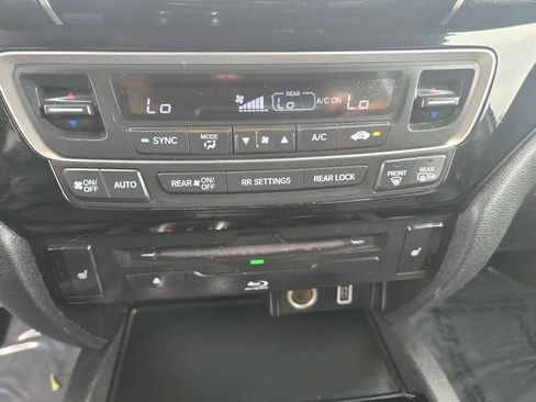 Used 2020 Honda Pilot Touring image 14