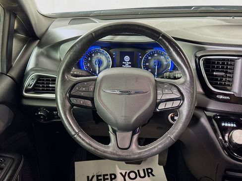 Certified 2020 Chrysler Pacifica Touring w/ S Appearance Package image 12