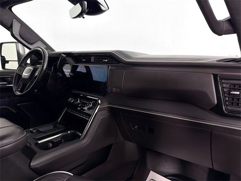 Used 2024 GMC Sierra 2500 AT4X image 28