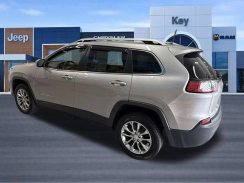 Used 2019 Jeep Cherokee Latitude Plus AWD/4WD image 4