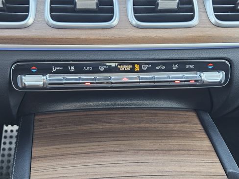 Certified 2025 Mercedes-Benz GLS 450 4MATIC image 19