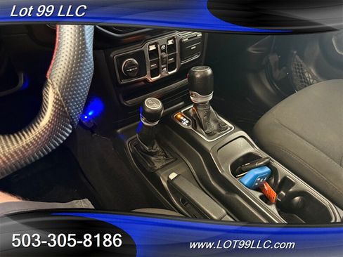 Used 2022 Jeep Gladiator Sport AWD/4WD image 15