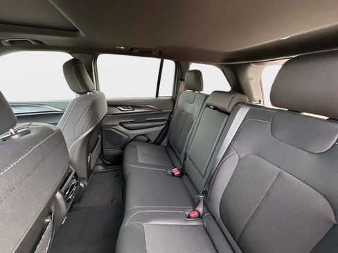 New 2025 Jeep Grand Cherokee Laredo X w/ Luxury Tech Group I image 15