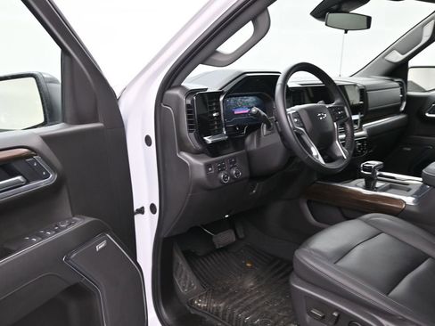 Used 2025 Chevrolet Silverado 1500 LT Trail Boss w/ Convenience Package II image 10