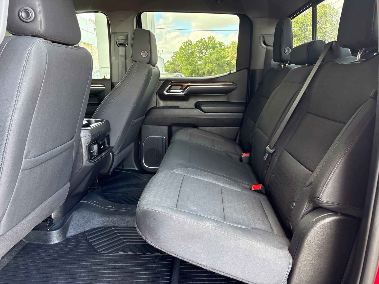 Used 2024 Chevrolet Silverado 1500 LT Trail Boss w/ Convenience Package II AWD/4WD image 16