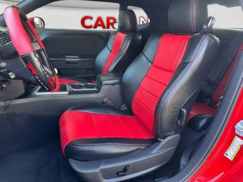 Used 2009 Dodge Challenger R/T RWD image 14