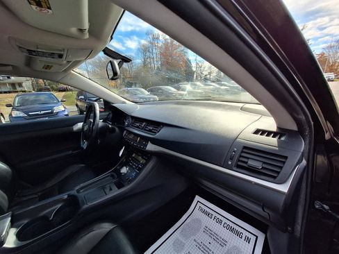 Used 2011 Lexus CT 200h Premium w/ Premium Audio Pkg FWD image 33