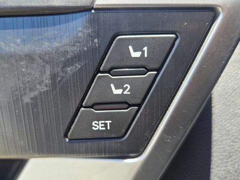 Used 2024 Toyota Tundra Platinum AWD/4WD image 18