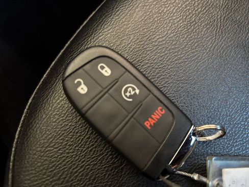 Used 2025 Jeep Compass Limited AWD/4WD image 25