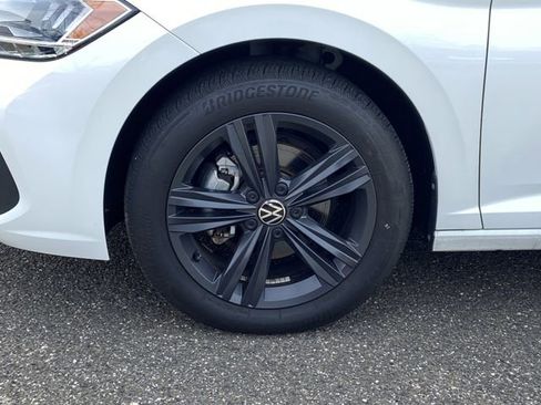 Used 2023 Volkswagen Jetta SE image 9