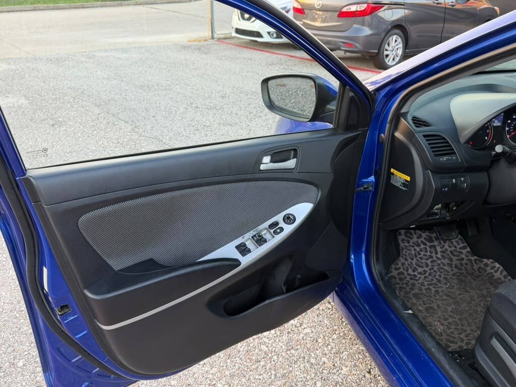 Used 2012 Hyundai Accent GS FWD image 17