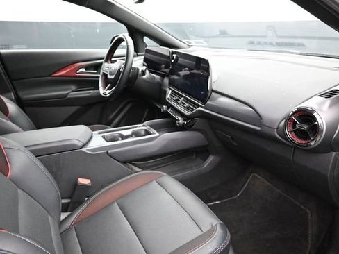 Used 2024 Chevrolet Equinox EV RS FWD image 17