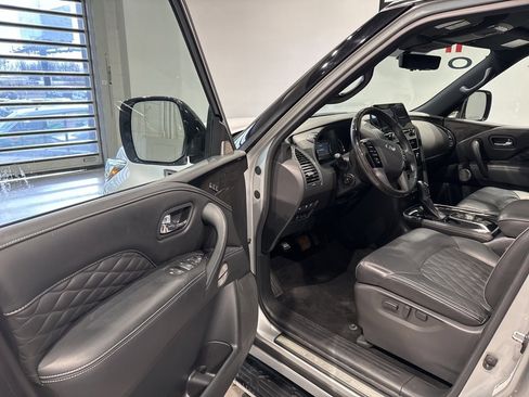 Used 2023 INFINITI QX80 Premium Select image 10